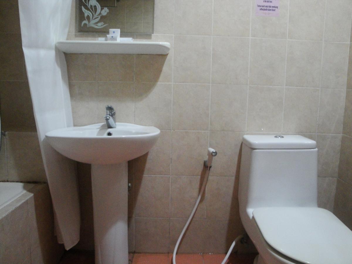 קופנג Sylvia Hotel Budget מראה חיצוני תמונה